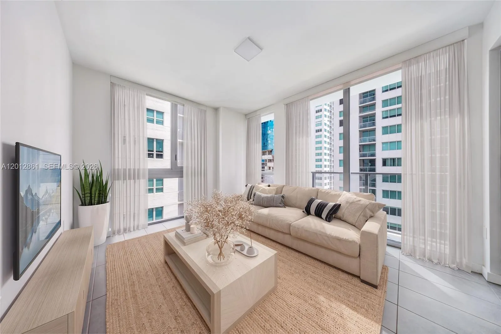 Vendido 227 NE 2nd Street 1909, Miami, FL 33132, Miami, FL 33132