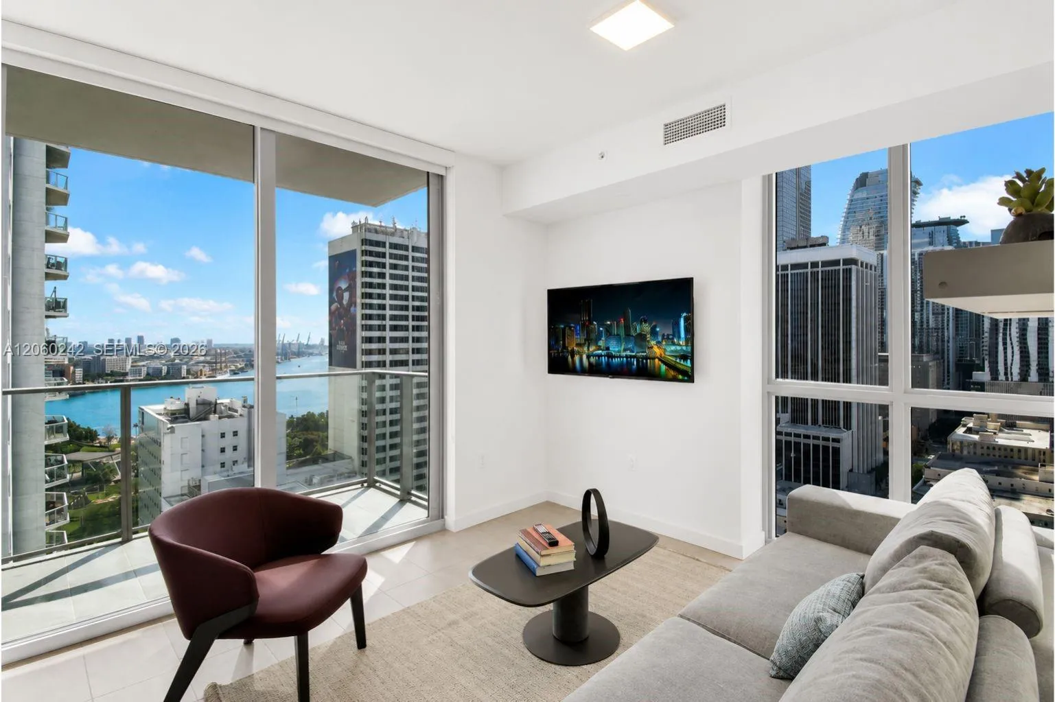 Foto de propiedad en 227 NE 2nd Street 2000, Miami, FL 33132 Miami con MLS# 