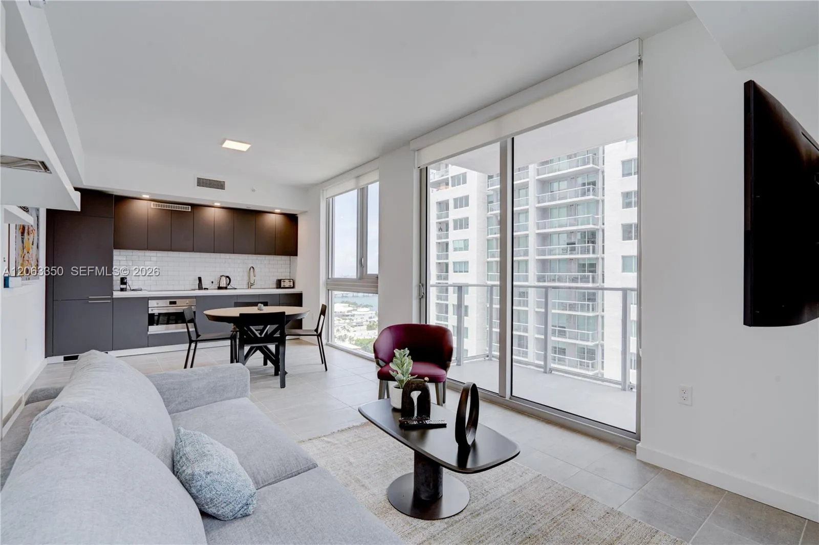 Foto de propiedad en 227 NE 2nd Street 2500, Miami, FL 33132 Miami con MLS# 
