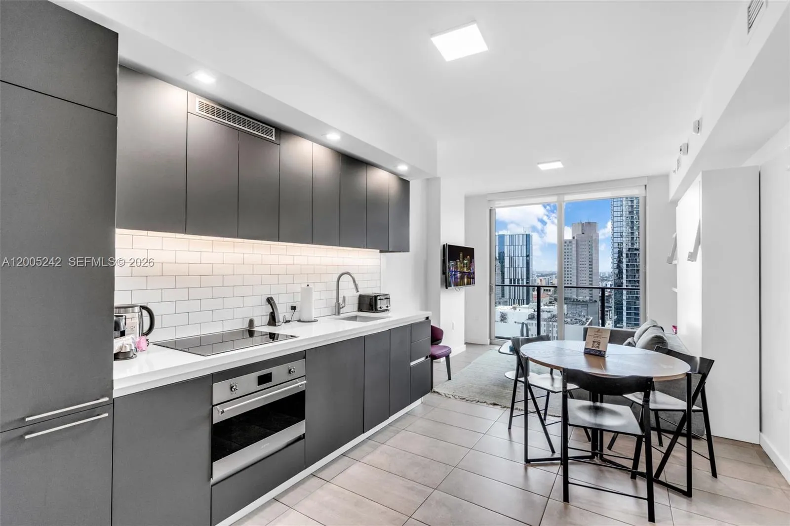 Foto de propiedad en 227 NE 2nd Street 2503, Miami, FL 33132 Miami con MLS# 