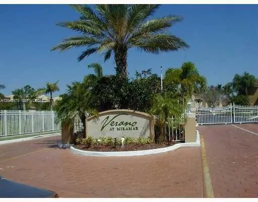 Foto de propiedad en 2271 SW 80th Terrace 2271, Miramar, FL 33025 Miramar con MLS# 