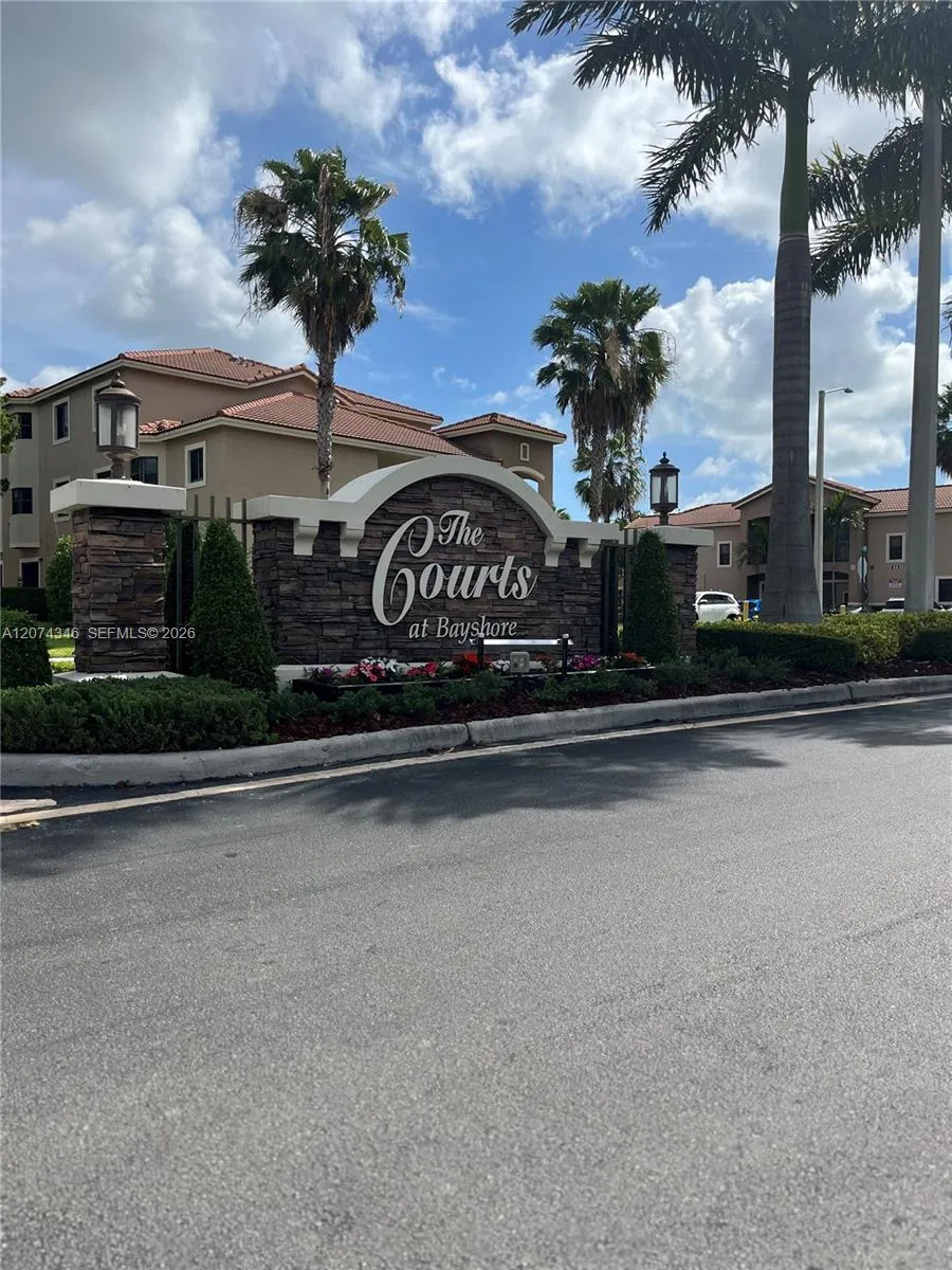 Foto de propiedad en 22731 SW 88th Place 205, Cutler Bay, FL 33190 Cutler Bay con MLS# 