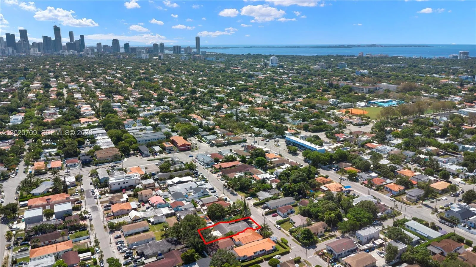 Foto de propiedad en 2275 SW 15th Street, Miami, FL 33145 Miami con MLS# 