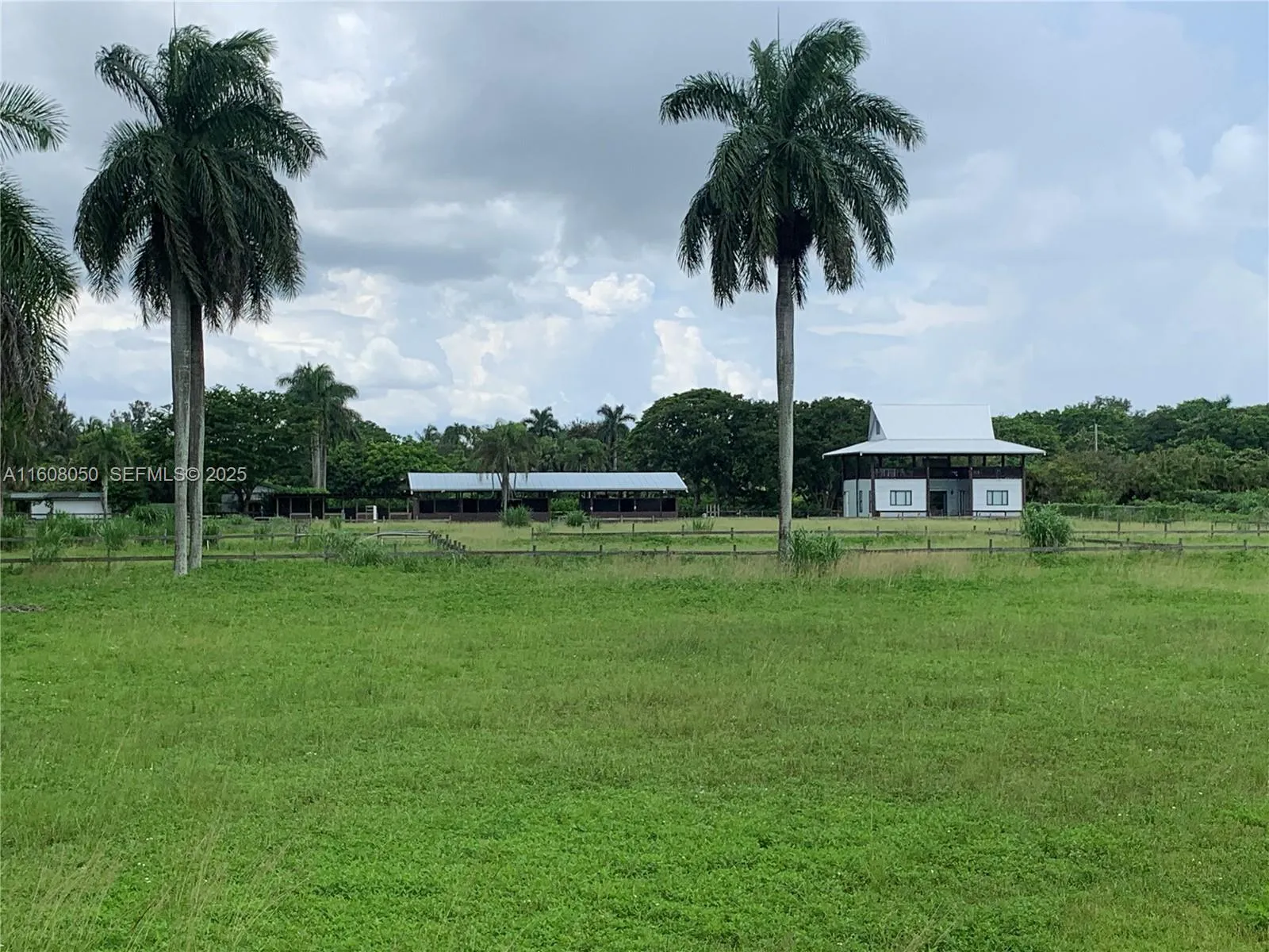 Foto de propiedad en 22750 SW 154th Avenue, Miami, FL 33170 Miami con MLS# 