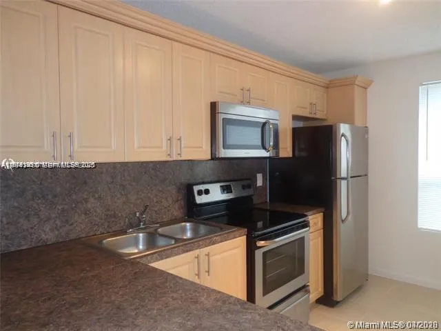 Foto de propiedad en 2276 SW 81st Avenue 2276, Miramar, FL 33025 Miramar con MLS# 