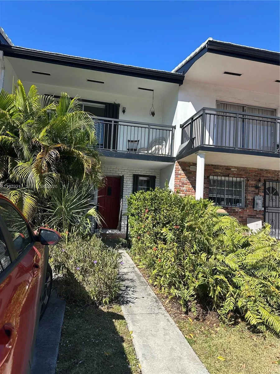 Vendido 2279 NE 122nd Street 2279, North Miami, FL 33181, North Miami, FL 33181