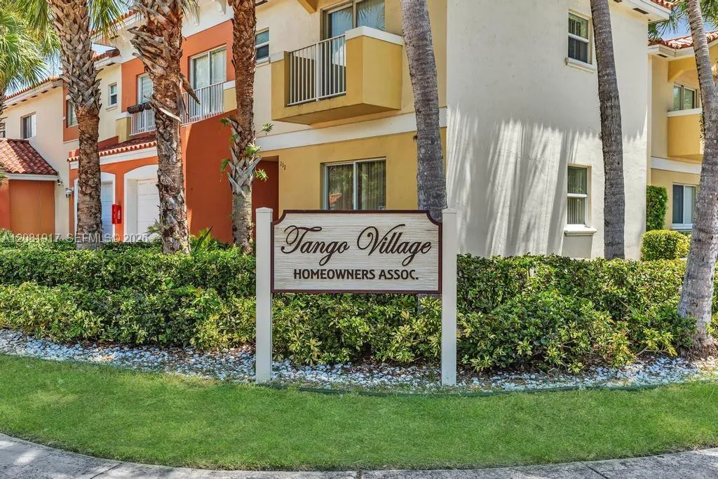 Foto de propiedad en 228 NW 14th Avenue 0, Fort Lauderdale, FL 33311 Fort Lauderdale con MLS# 