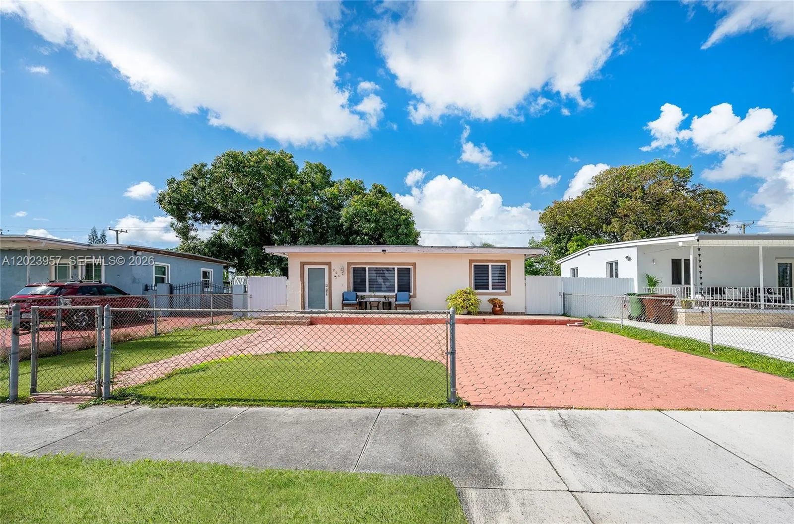 Foto de propiedad en 228 W 18th Street, Hialeah, FL 33010 Hialeah con MLS# 
