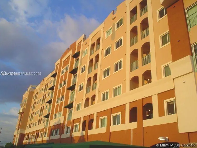 Foto de propiedad en 2280 SW 32nd Avenue 611, Miami, FL 33145 Miami con MLS# 
