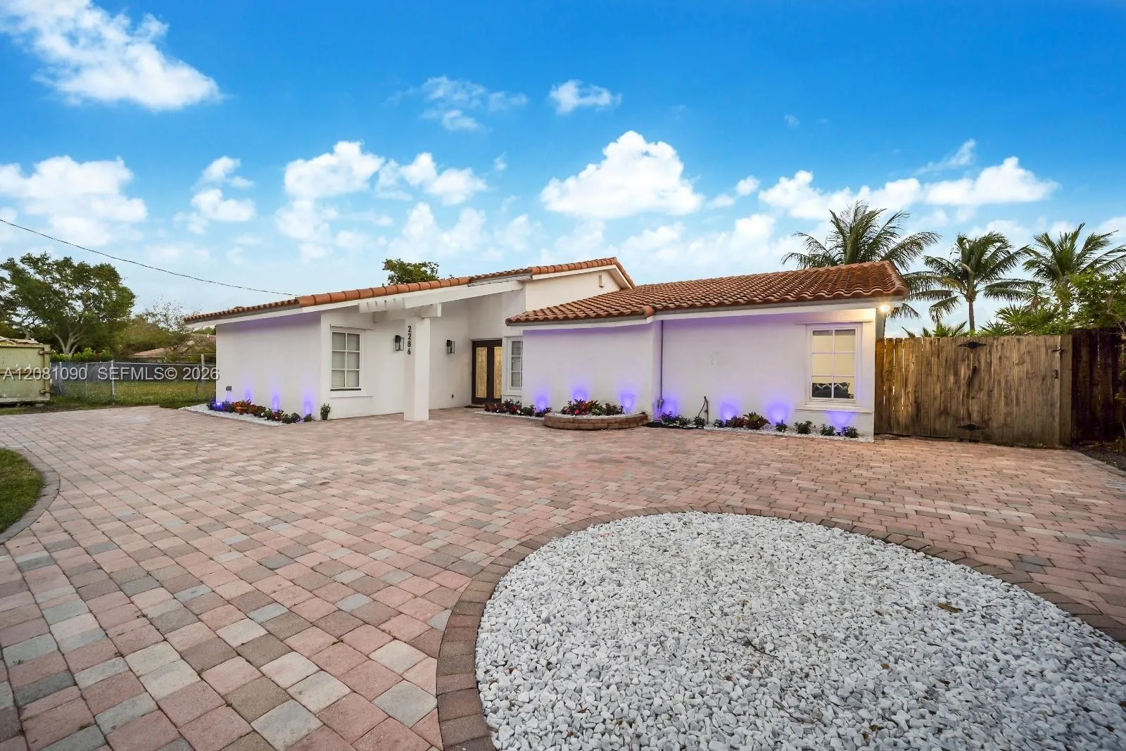 En Venta 2286 NE 215th Street, Miami, FL 33180, Miami, FL 33180