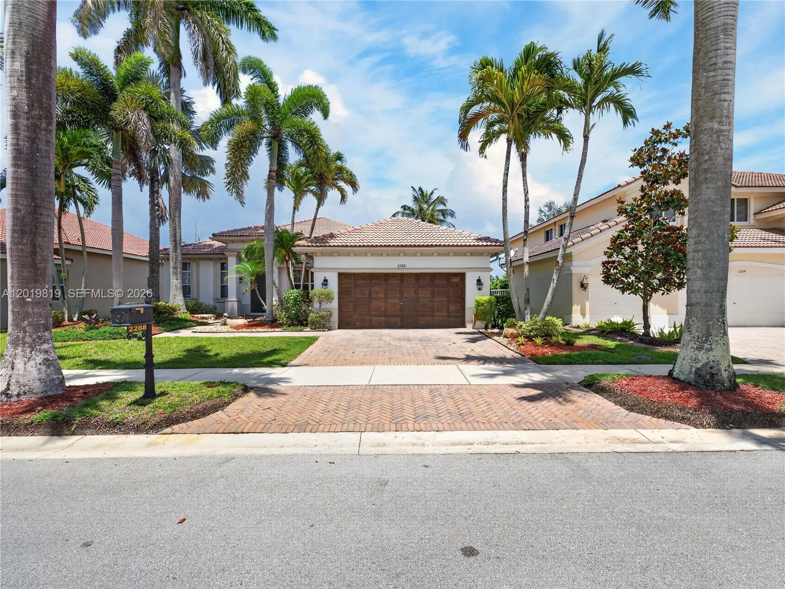 Foto de propiedad en 2288 Quail Roost Drive, Weston, FL 33327 Weston con MLS# 