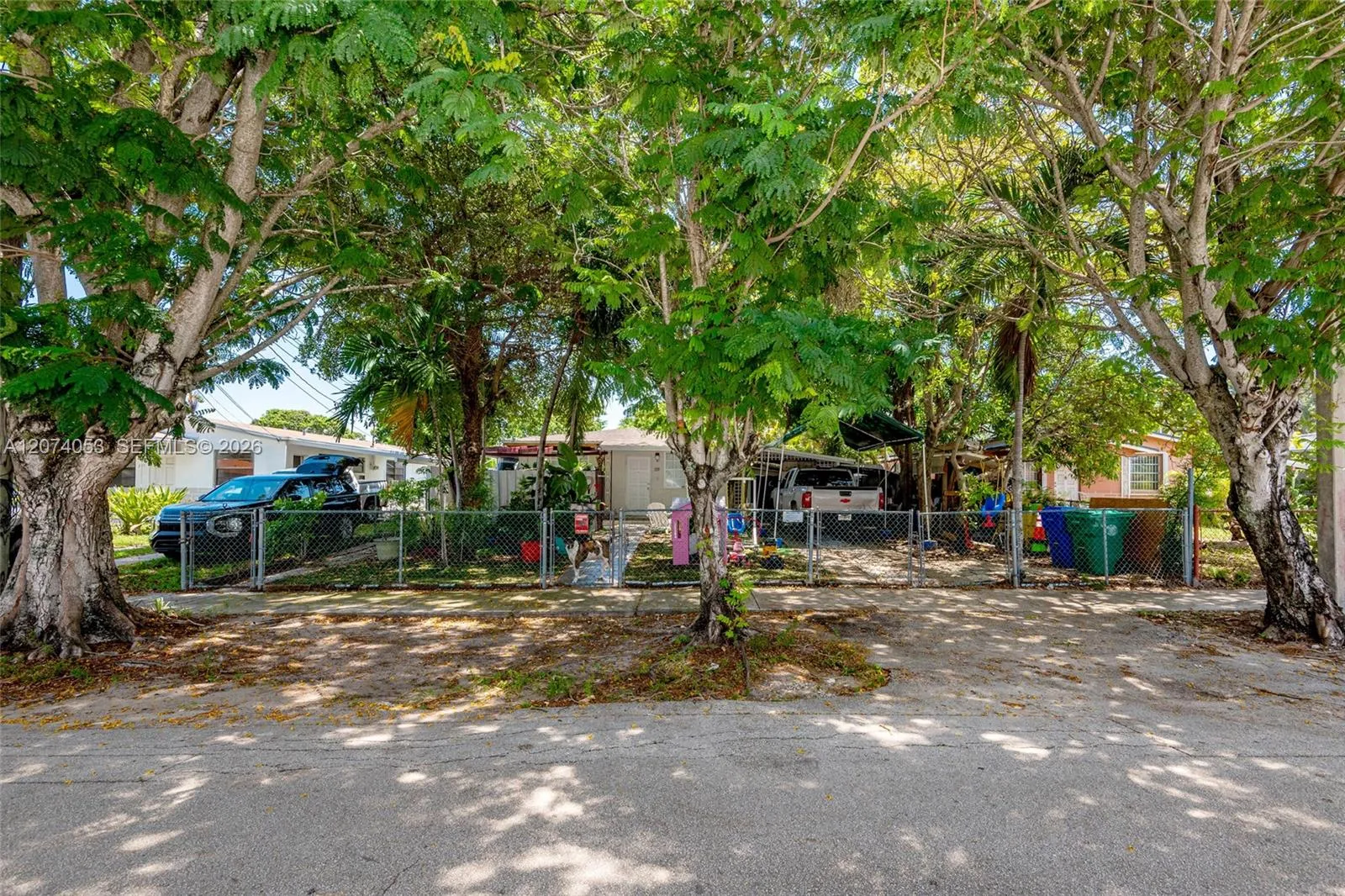 En Venta 229-230 NW 48th Court, Miami, FL 33126, Miami, FL 33126