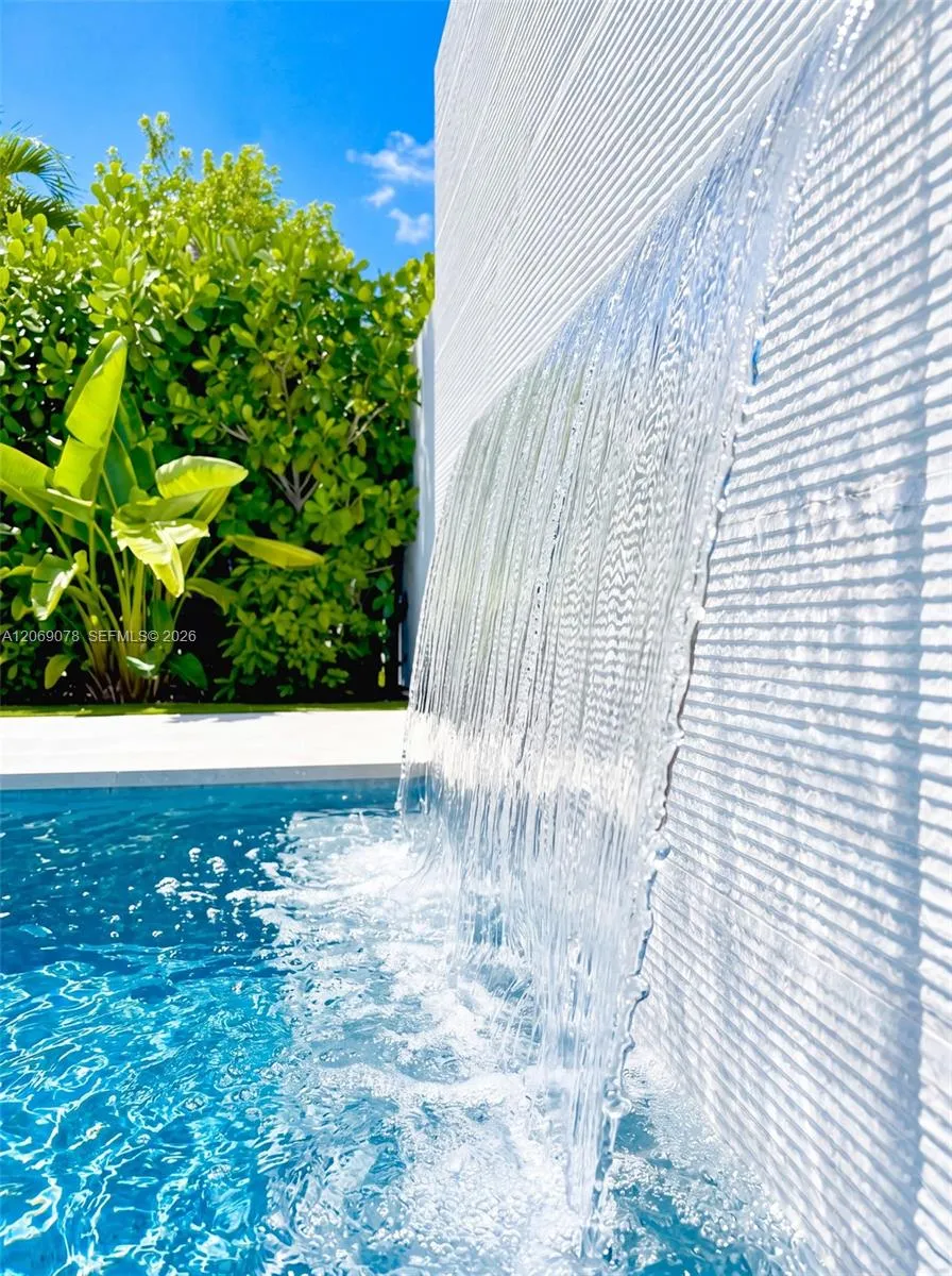 En Venta 2290 SW 13th Street, Miami, FL 33145, Miami, FL 33145