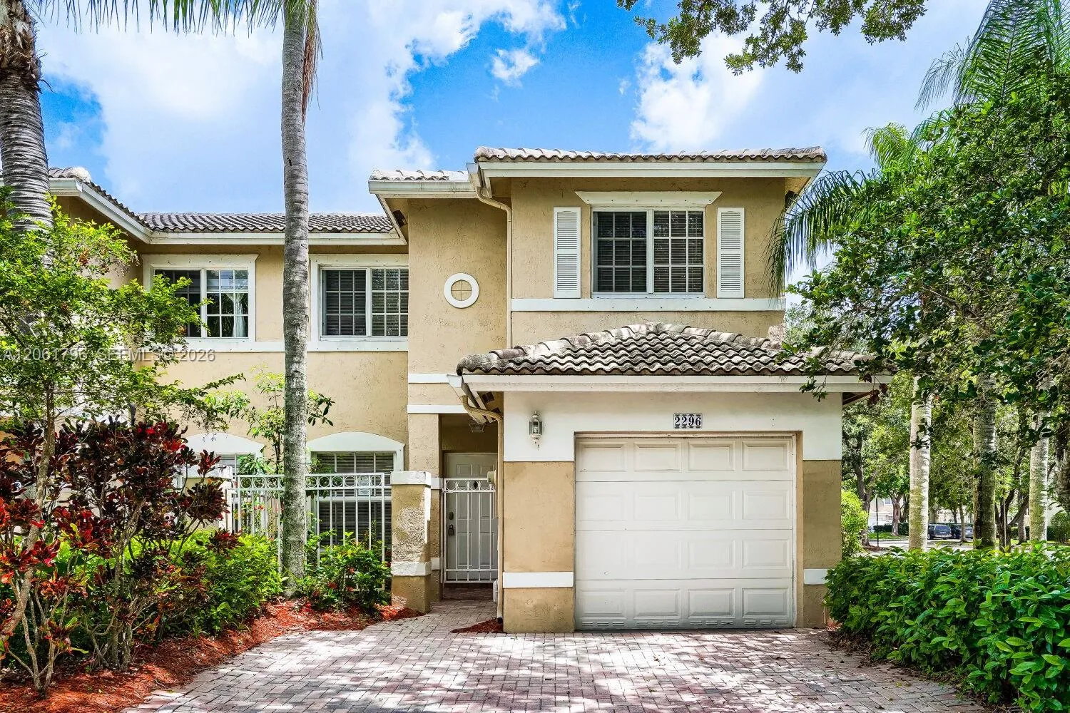 Foto de propiedad en 2296 NW 170th Avenue, Pembroke Pines, FL 33028 Pembroke Pines con MLS# 