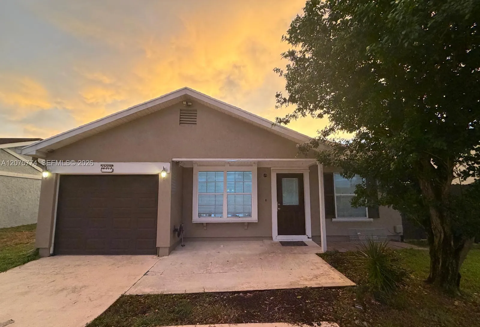 Foto de propiedad en 22979 Sandalfoot Boulevard, Boca Raton, FL 33428 Boca Raton con MLS# 