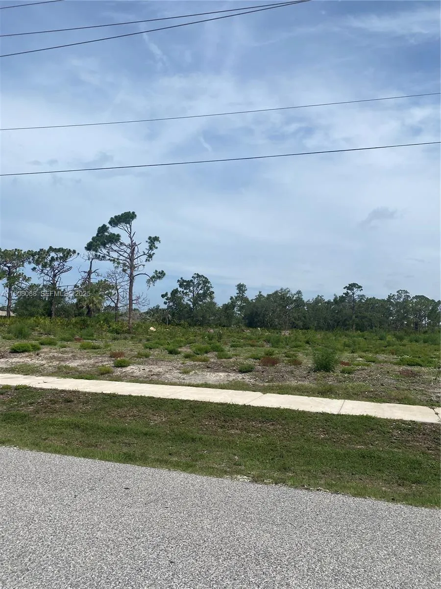 Foto de propiedad en 23 Rotonda Plpz, FL 33947  con MLS# 