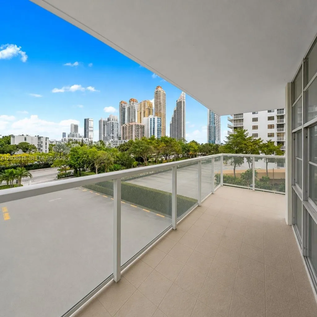 Foto de propiedad en 230 174th Street 404, Sunny Isles Beach, FL 33160 Sunny Isles Beach con MLS#