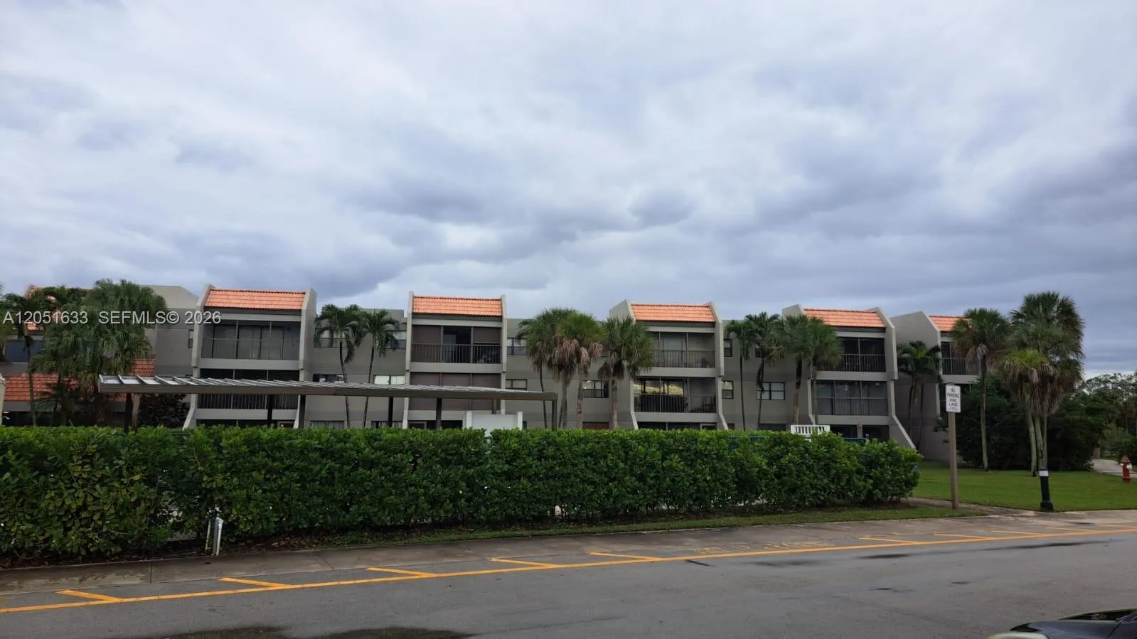 Foto de propiedad en 230 Lakeview Drive 310, Weston, FL 33326 Weston con MLS# 
