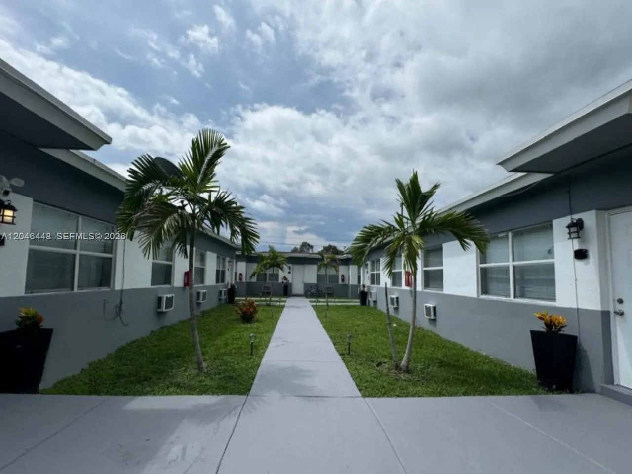 Foto de propiedad en 2300 Douglas Street 1, Hollywood, FL 33020 Hollywood con MLS# 