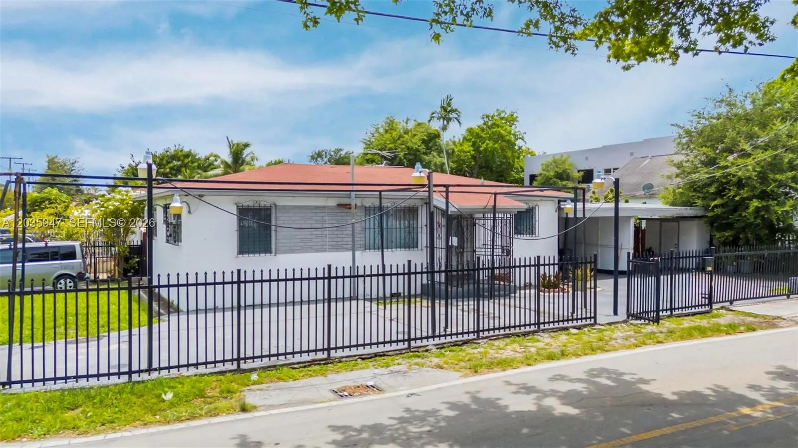 Foto de propiedad en 2300 NW 9th Street, Miami, FL 33125 Miami con MLS# 