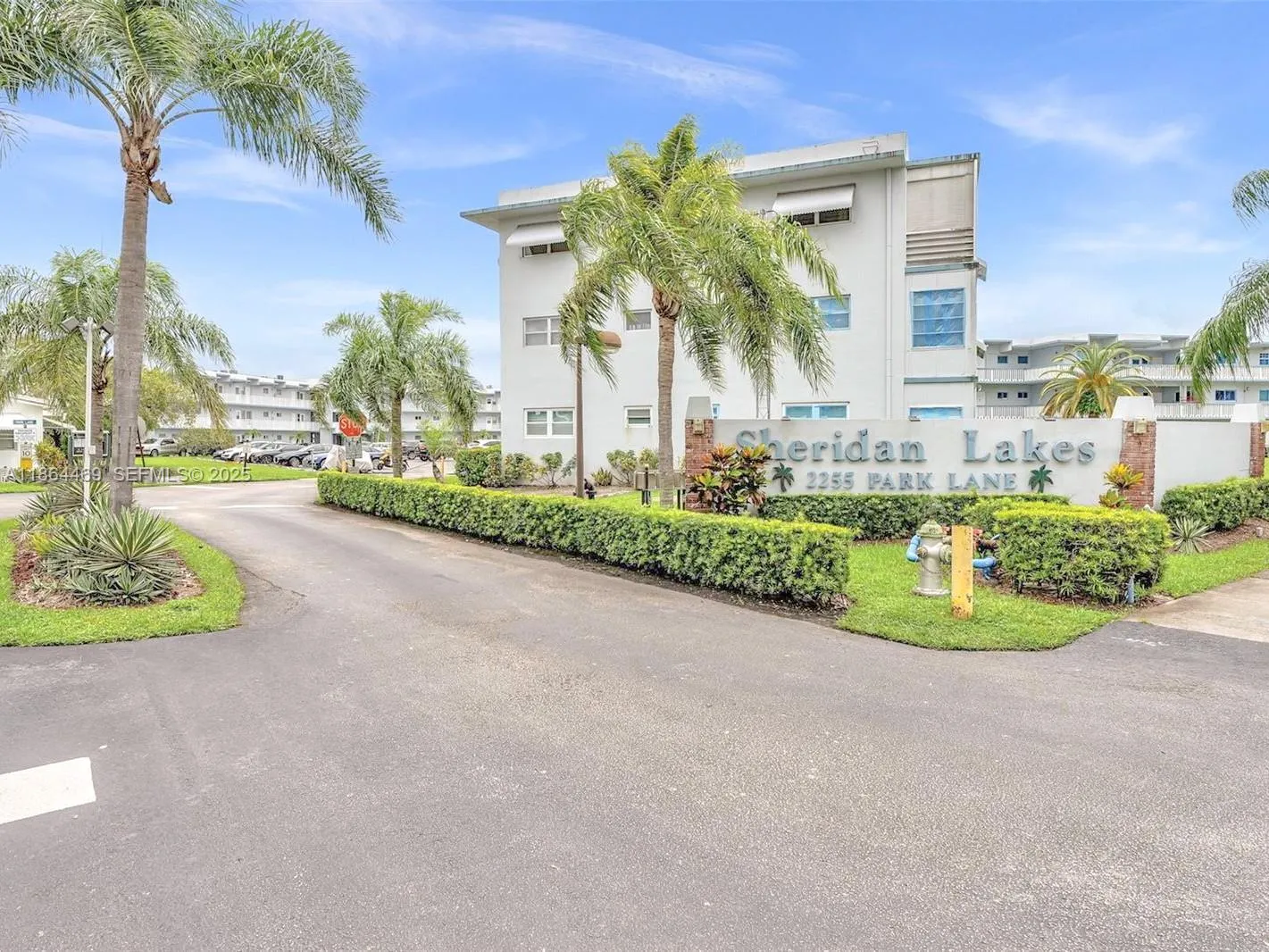 Foto de propiedad en 2300 Park Lane 105, Hollywood, FL 33021 Hollywood con MLS# 