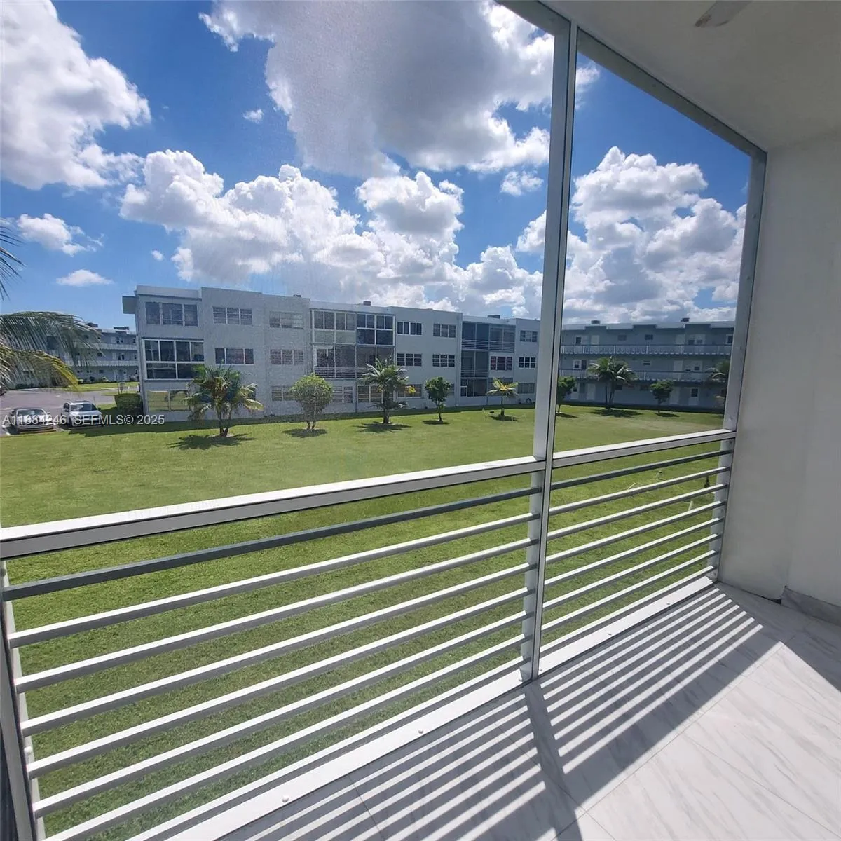 Foto de propiedad en 2300 Park Lane 211, Hollywood, FL 33021 Hollywood con MLS# 