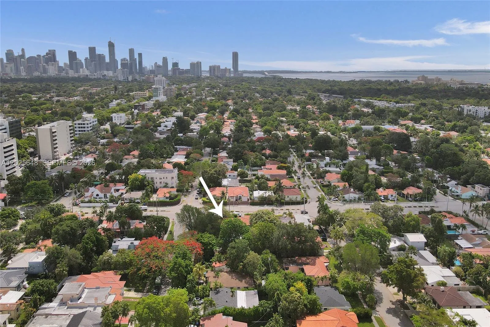 Foto de propiedad en 2300 SW 22nd Avenue, Miami, FL 33145 Miami con MLS# 