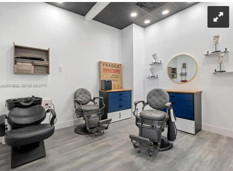 En Venta 2300 W 84th Street, Hialeah, FL 33016, Hialeah, FL 33016