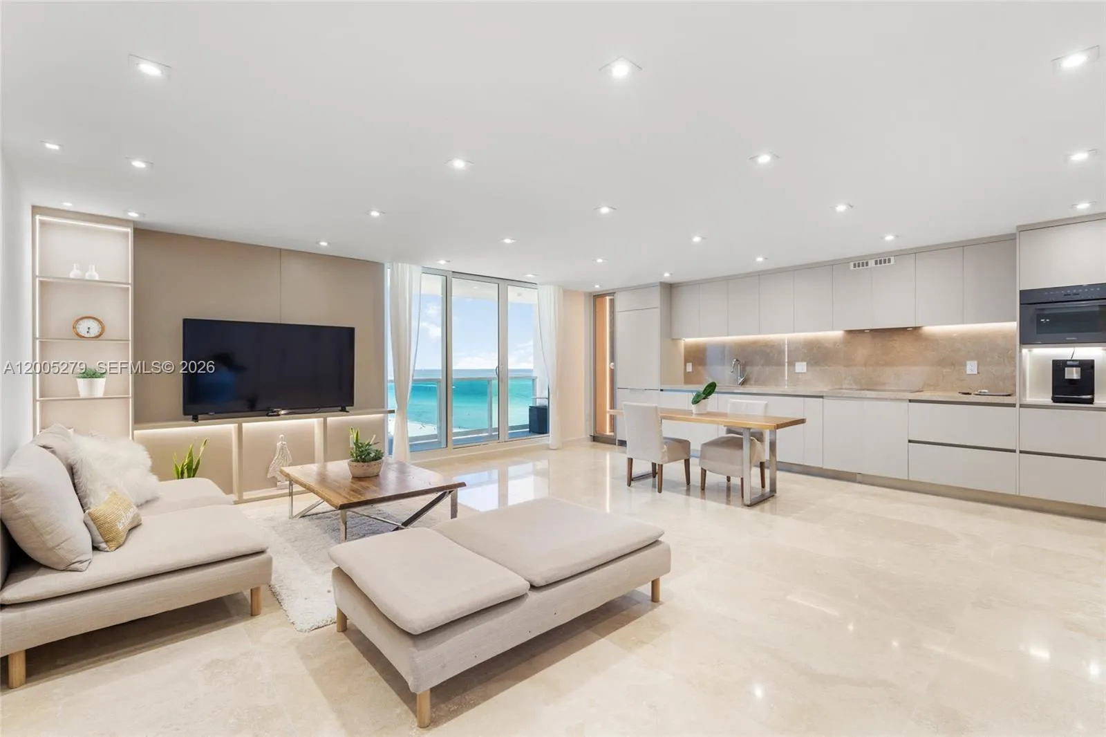 Foto de propiedad en 2301 Collins 1011, Miami Beach, FL 33139 Miami Beach con MLS# 