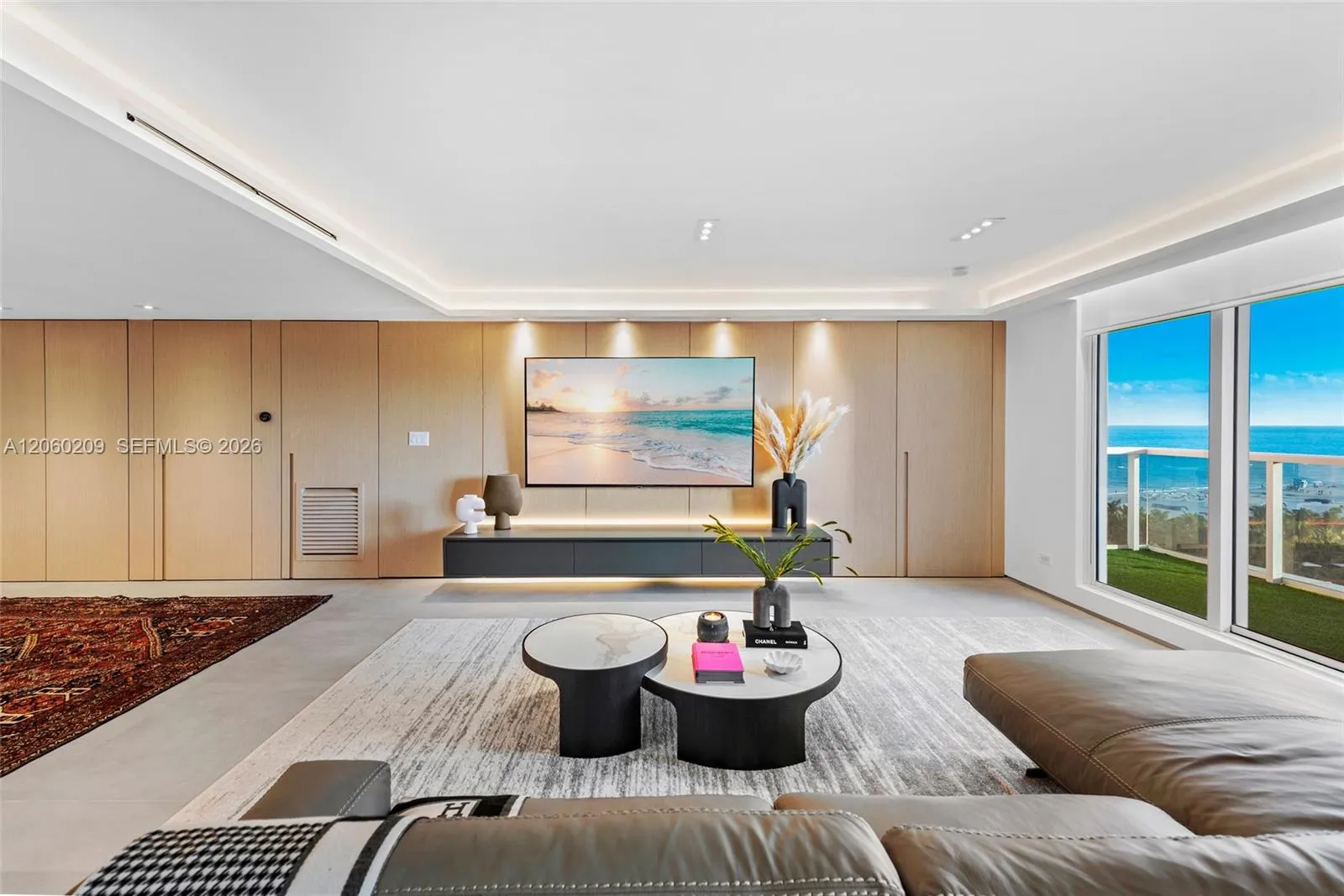 Foto de propiedad en 2301 Collins Avenue 1003/1004, Miami Beach, FL 33139 Miami Beach con MLS# 