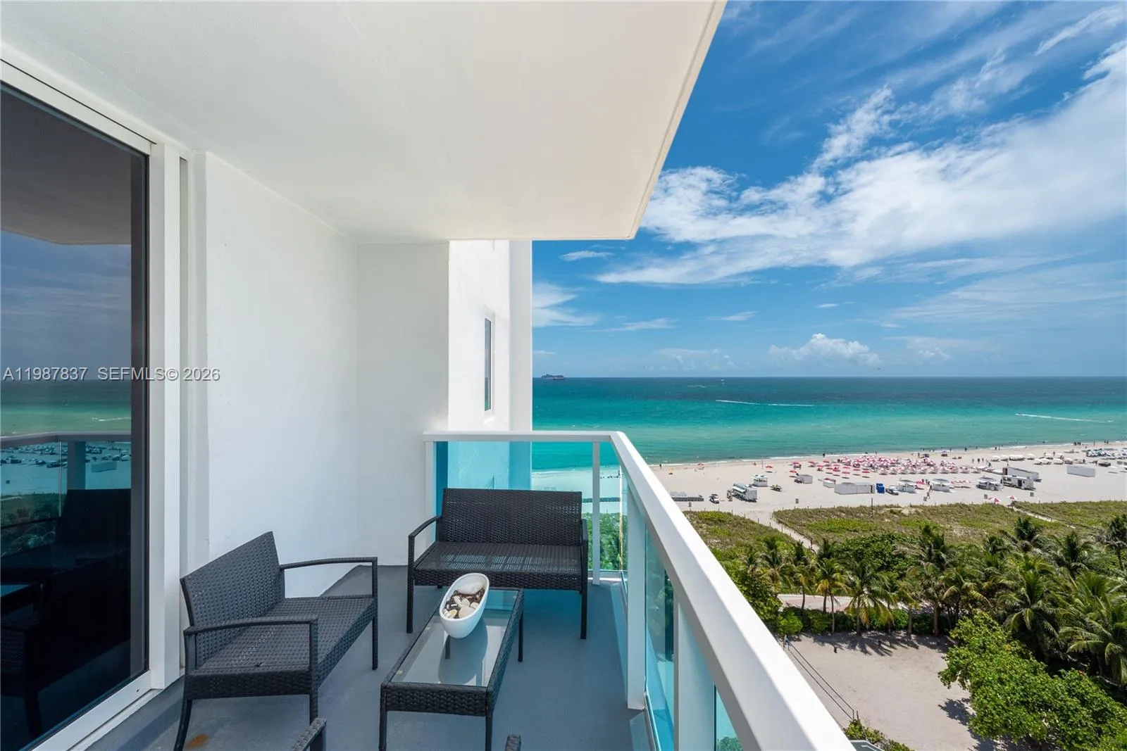 Foto de propiedad en 2301 Collins Avenue 1009, Miami Beach, FL 33139 Miami Beach con MLS# 