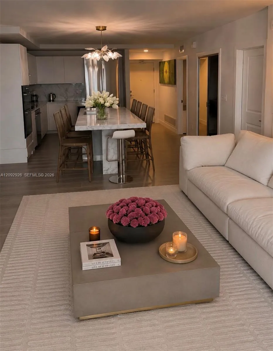 En Venta 2301 Collins Avenue 1019, Miami Beach, FL 33139, Miami Beach, FL 33139
