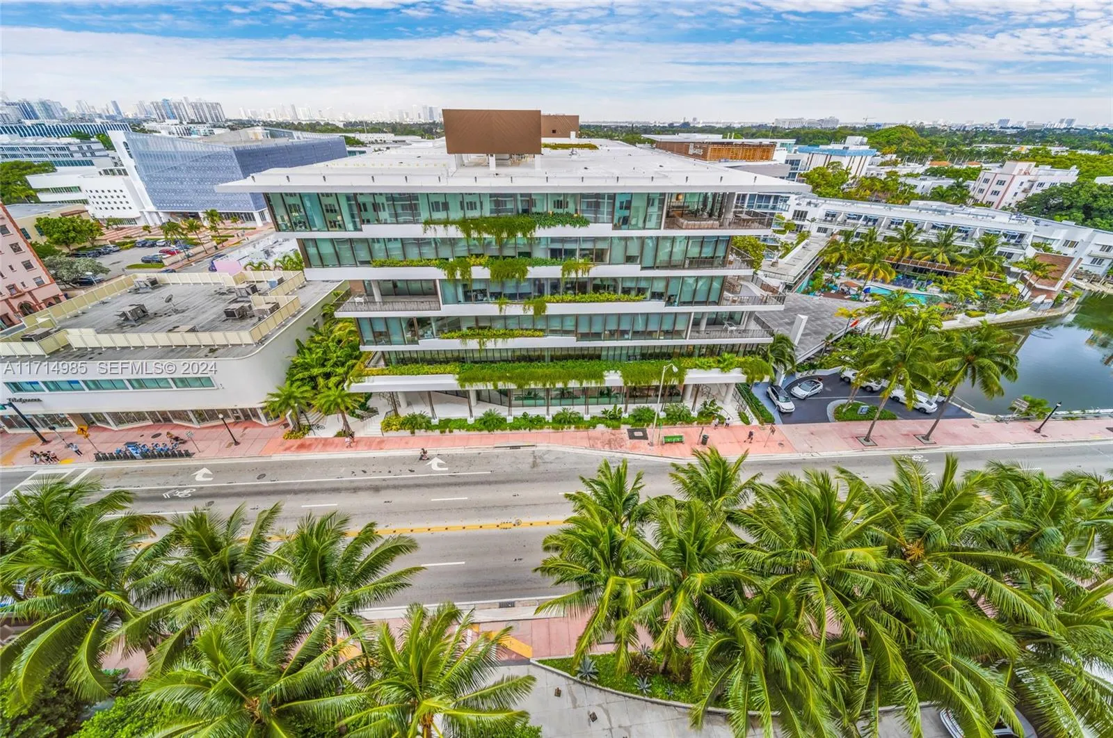 Foto de propiedad en 2301 Collins Avenue 1030, Miami Beach, FL 33139 Miami Beach con MLS# 