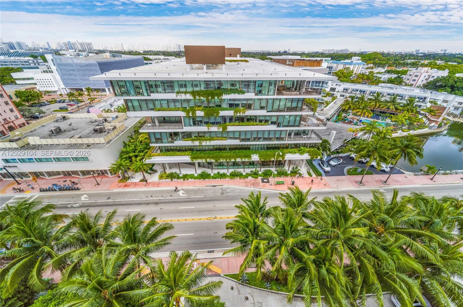 Foto de propiedad en 2301 Collins Avenue 1030, Miami Beach, FL 33139 Miami Beach con MLS# 