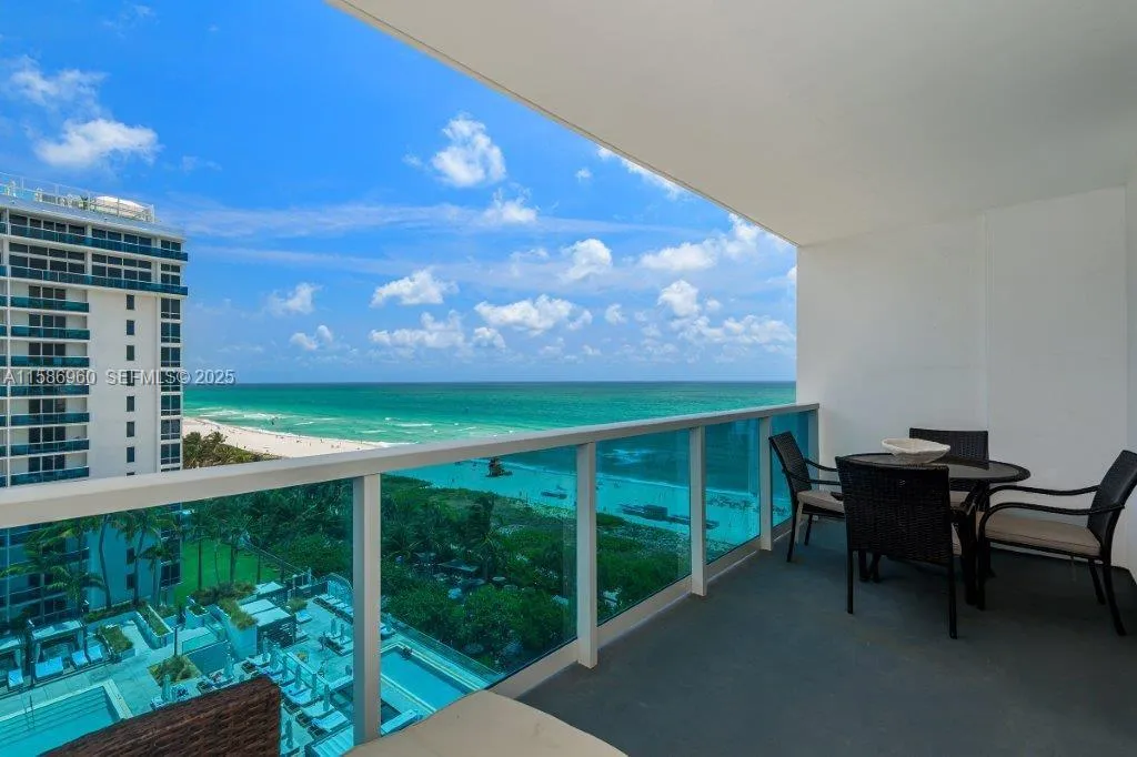 Foto de propiedad en 2301 Collins Avenue 1111, Miami Beach, FL 33139 Miami Beach con MLS# 