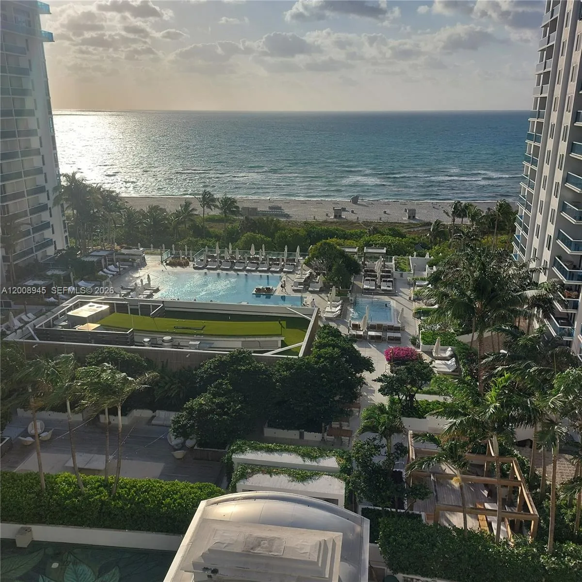 Alquilada 2301 Collins Avenue 1125, Miami Beach, FL 33139, Miami Beach, FL 33139
