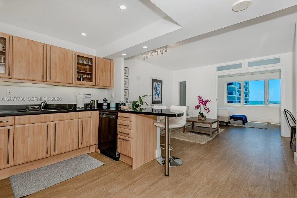 Foto de propiedad en 2301 Collins Avenue 1242, Miami Beach, FL 33139 Miami Beach con MLS# 