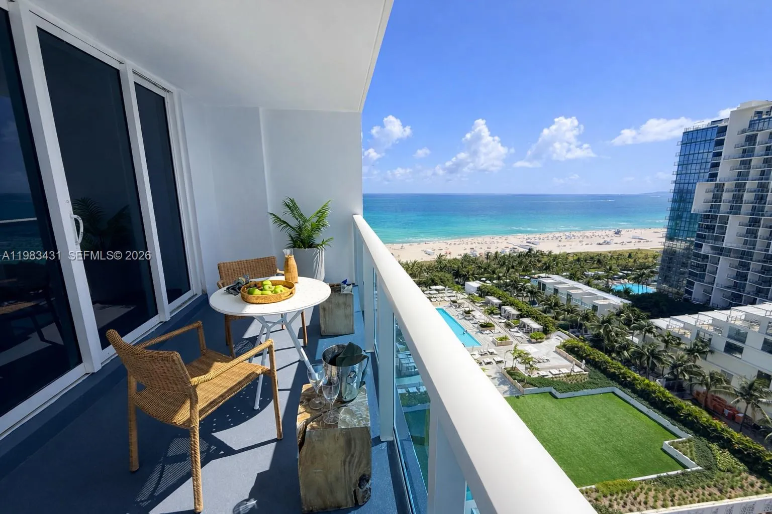 Foto de propiedad en 2301 Collins Avenue 1501, Miami Beach, FL 33139 Miami Beach con MLS# 