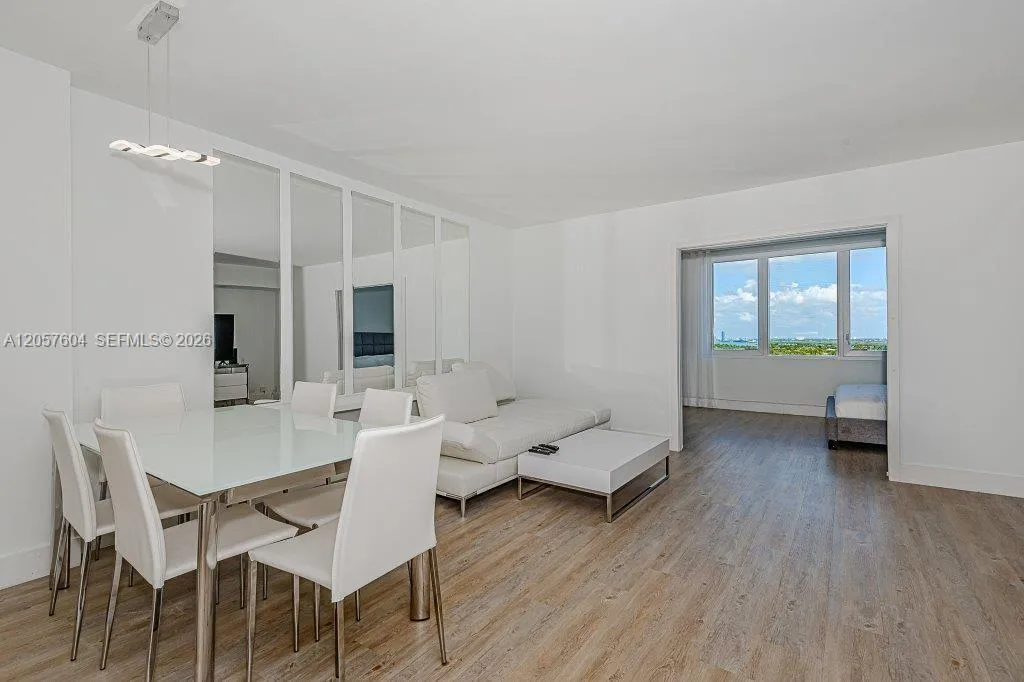 Foto de propiedad en 2301 Collins Avenue 1528, Miami Beach, FL 33139 Miami Beach con MLS# 