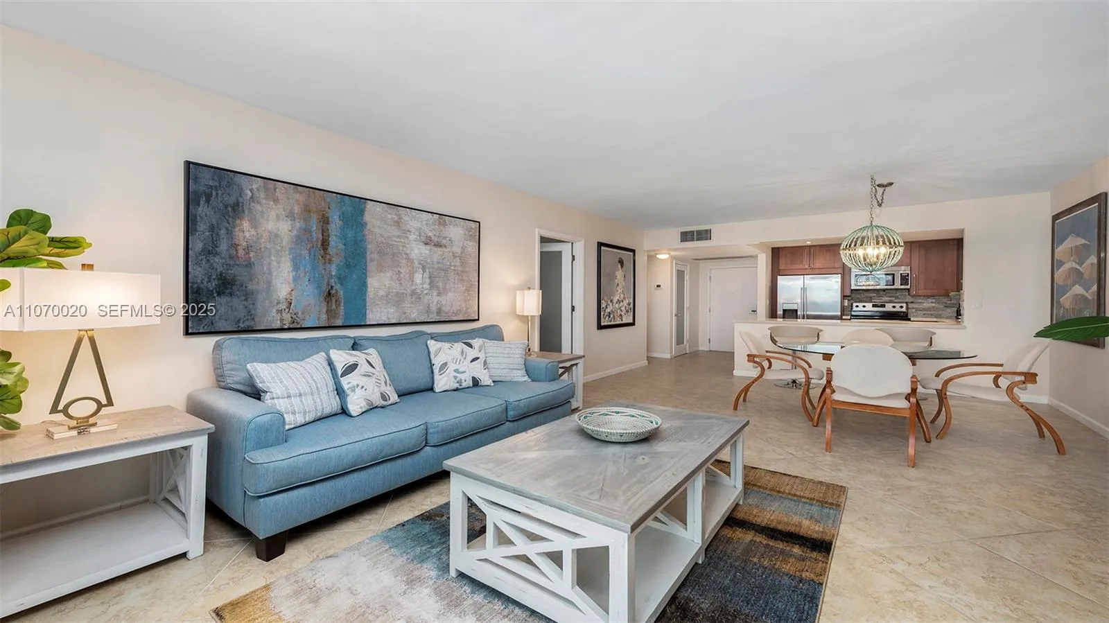 Foto de propiedad en 2301 Collins Avenue 301, Miami Beach, FL 33139 Miami Beach con MLS# 