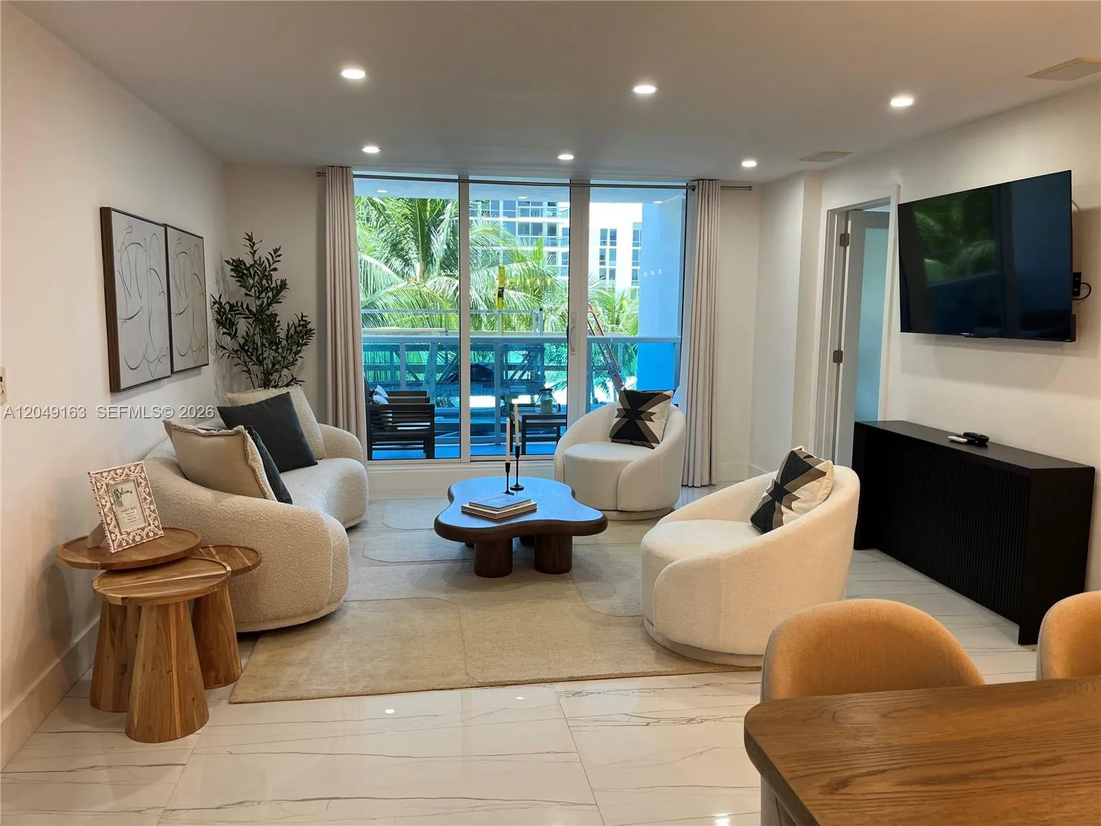 Foto de propiedad en 2301 Collins Avenue 326, Miami Beach, FL 33139 Miami Beach con MLS# 