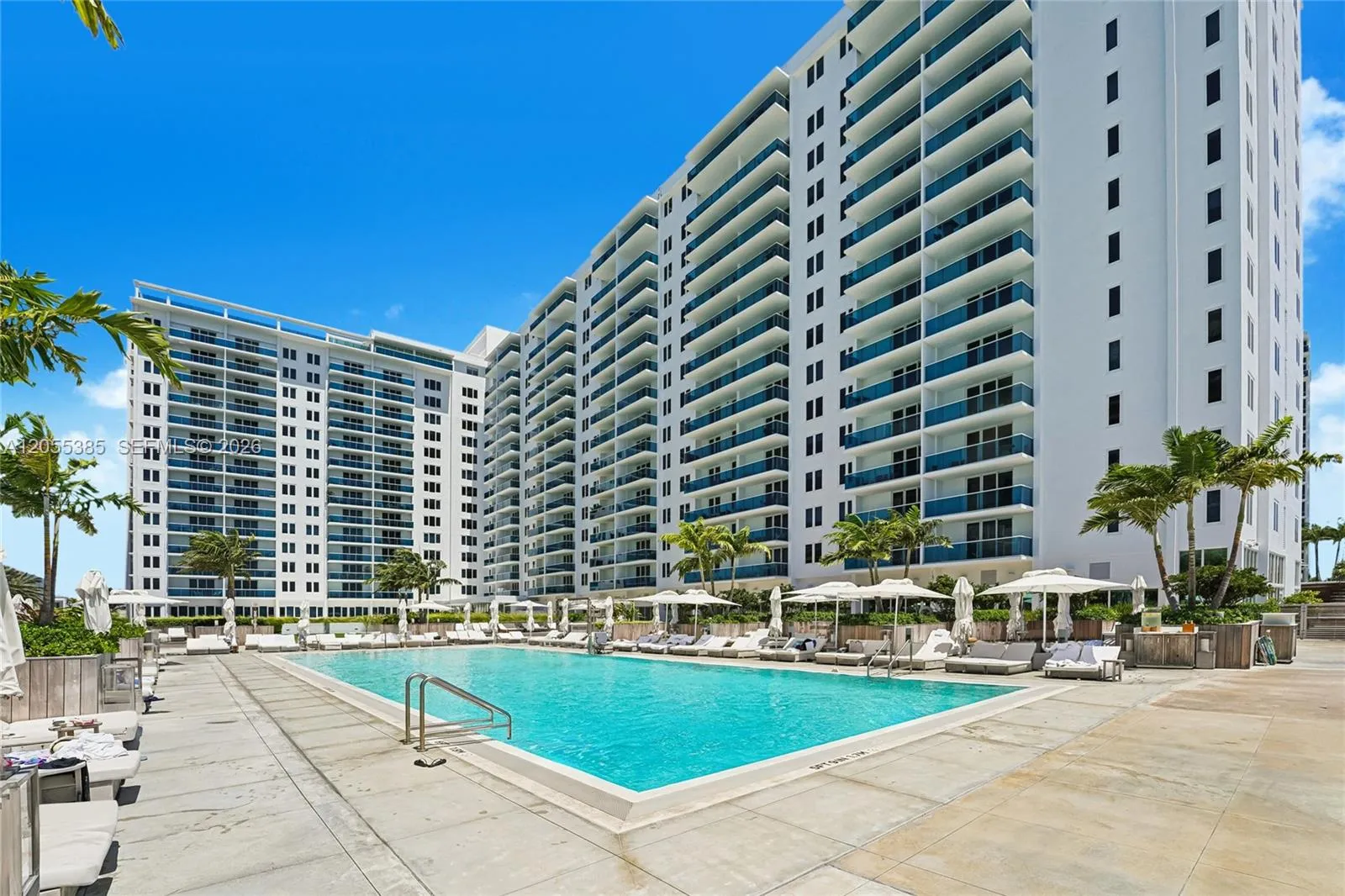 Foto de propiedad en 2301 Collins Avenue 522, Miami Beach, FL 33139 Miami Beach con MLS# 