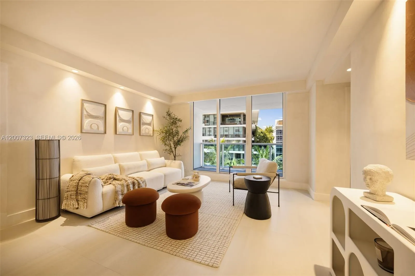 Foto de propiedad en 2301 Collins Avenue 526, Miami Beach, FL 33139 Miami Beach con MLS# 