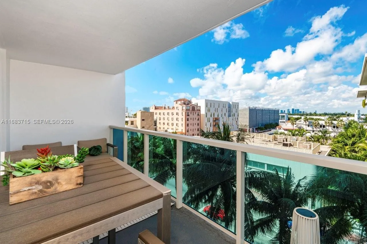 Foto de propiedad en 2301 Collins Avenue 534, Miami Beach, FL 33139 Miami Beach con MLS# 