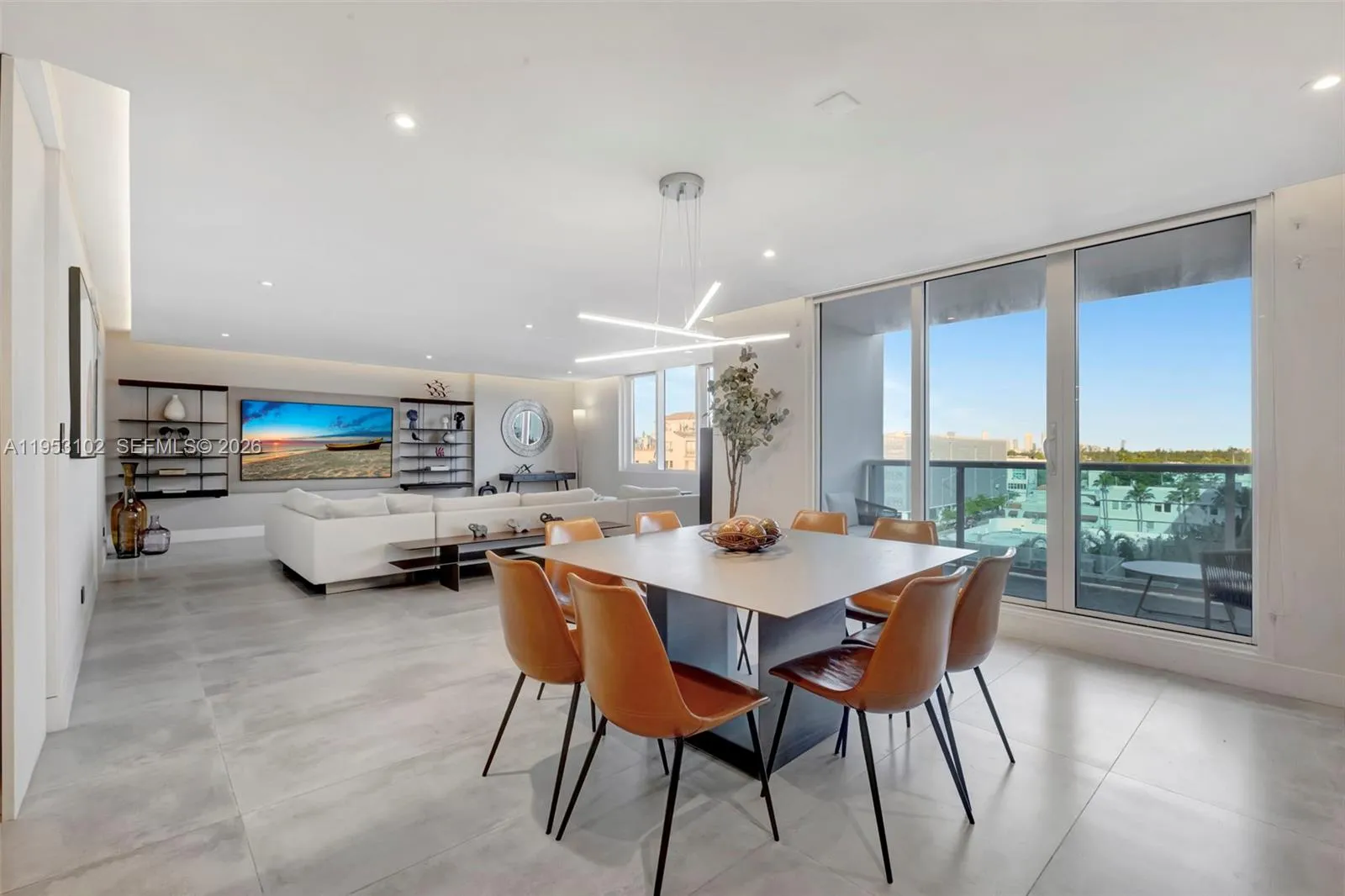 Foto de propiedad en 2301 Collins Avenue 634/635, Miami Beach, FL 33139 Miami Beach con MLS# 