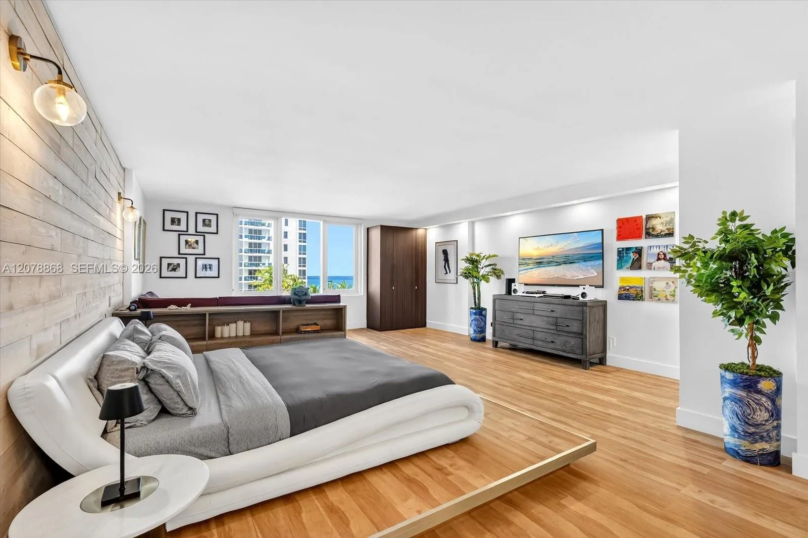 Foto de propiedad en 2301 Collins Avenue 714, Miami Beach, FL 33139 Miami Beach con MLS# 