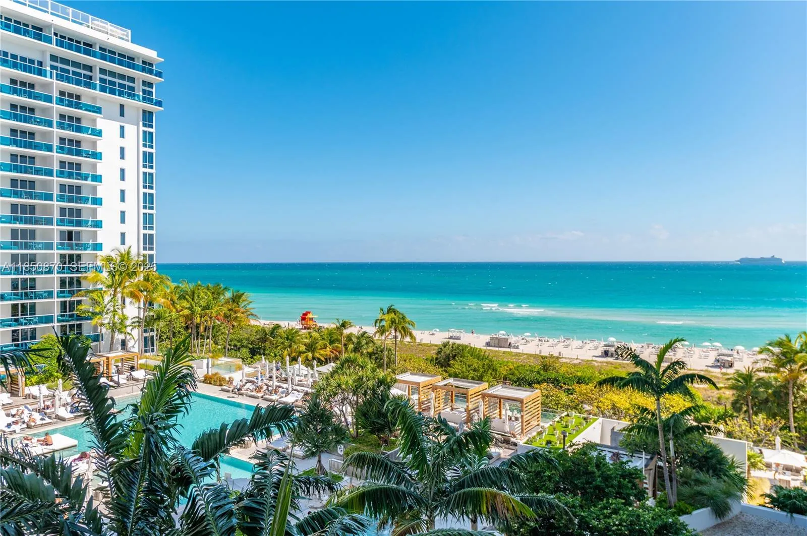 Foto de propiedad en 2301 Collins Avenue 716, Miami Beach, FL 33139 Miami Beach con MLS# 