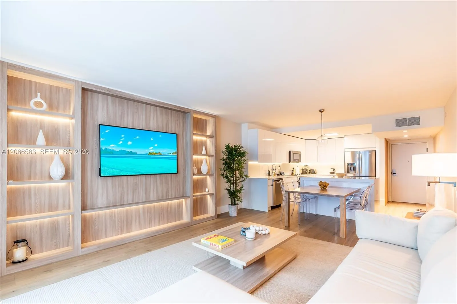 Foto de propiedad en 2301 Collins Avenue 719, Miami Beach, FL 33139 Miami Beach con MLS# 
