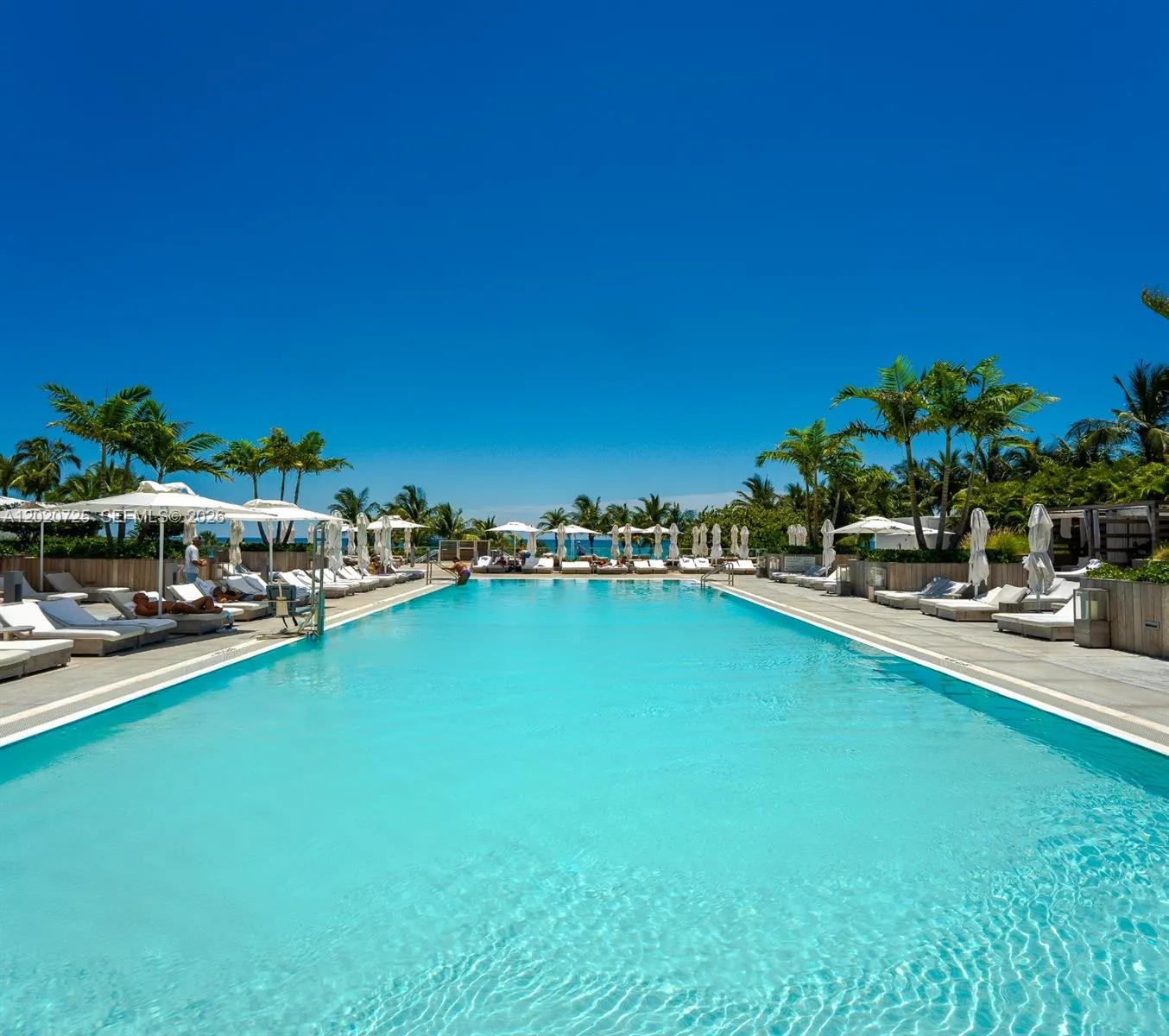 Foto de propiedad en 2301 Collins Avenue 804, Miami Beach, FL 33139 Miami Beach con MLS# 
