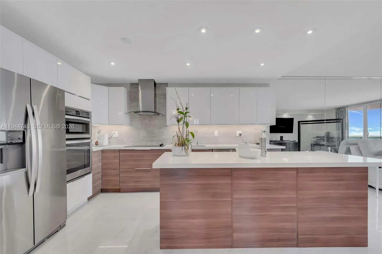 Foto de propiedad en 2301 Collins Avenue 810, Miami Beach, FL 33139 Miami Beach con MLS# 
